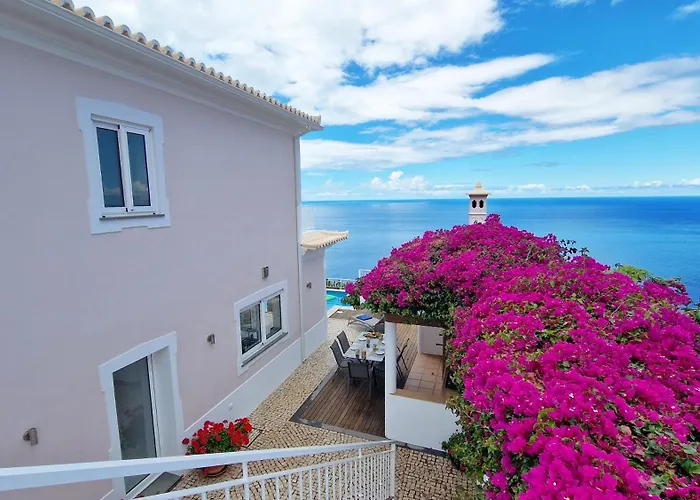 Valentina By Lovelystay *